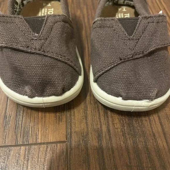 Classic Tom's Brown Slip On, Size 4T, Unisex - Picture 2 of 6
